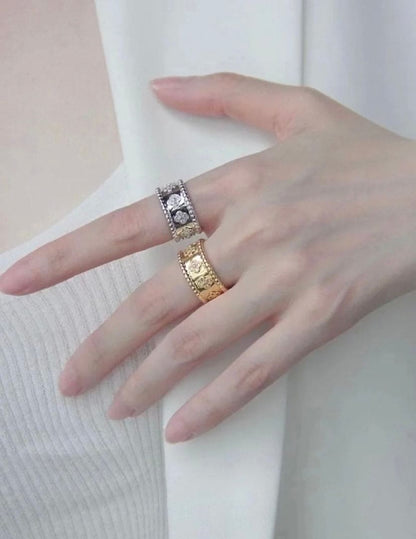 18K Perlée Clovers Ring